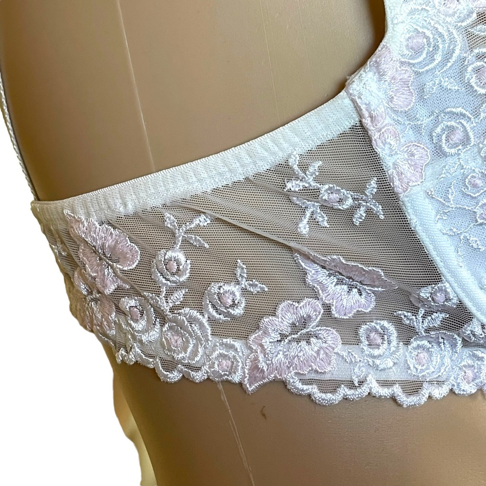 Vintage early 90s Lise Charmel retired style pink and white floral romantic bra - Picture 10 of 14